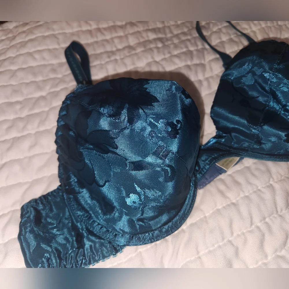 Vintage 1990s Embroidered Satin Lightly Lined Underwire Bra - Picture 5 of 13